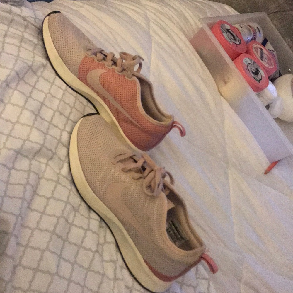 Woman’s 6.5 Nike sneakers - Picture 3 of 7